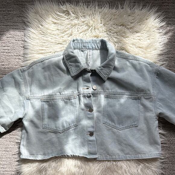 Short Sleeve Light Blue Cropped Denim Jacket - Picture 1 of 6